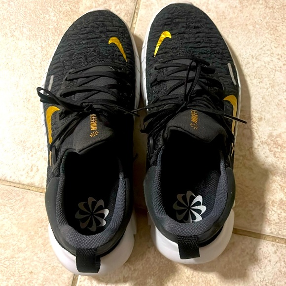 Nike Shoes - Nike Free running shoes